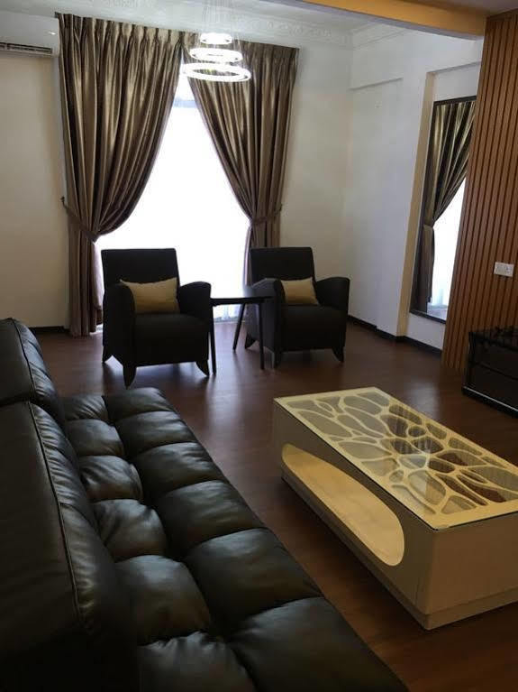 Midcity Service Suite Malacca Bagian luar foto